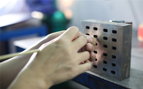 科翔模具_塑料模具注塑加工廠生產(chǎn)abs注塑件怎么才能增加光亮度？